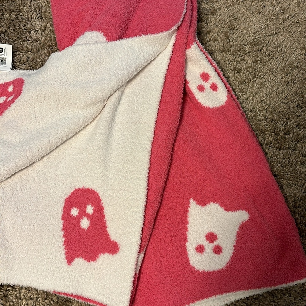 Viral Pink Ghost Blanket